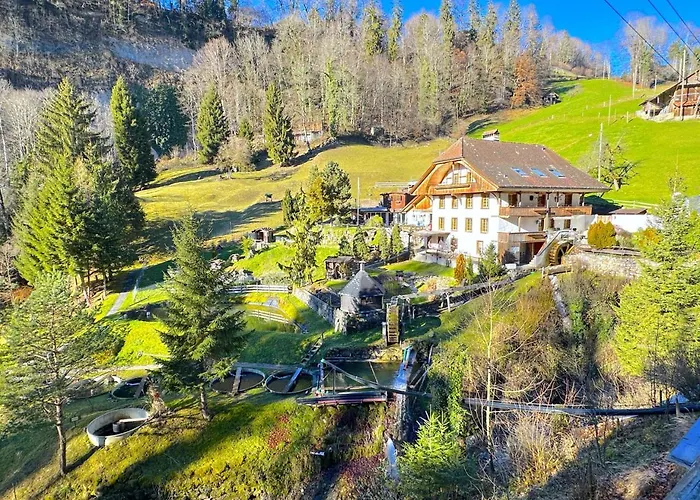 Idyllic Farm With Scenic Views And Concierge By Swisshut Casa de Férias